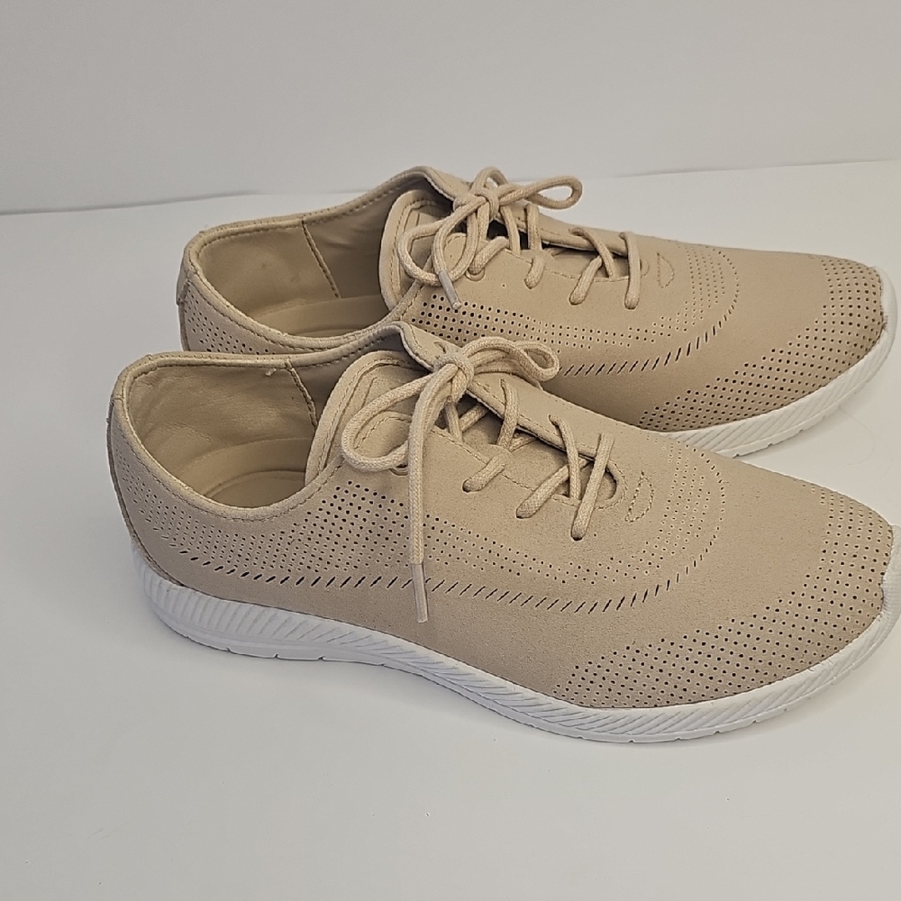 Easy Spirit Beige Perforated Lace-Up Athletic Sneakers